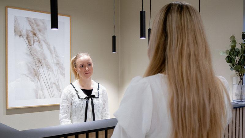 Female patient at Cryos Clinic